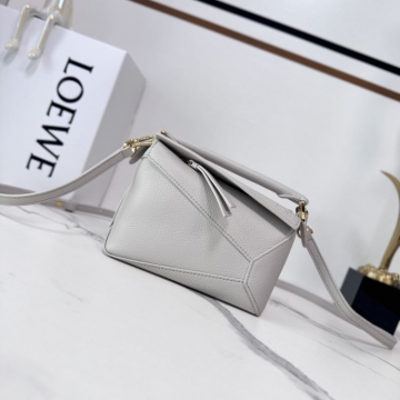 最新商品即完売必至2026SSロエベメンズバッグ