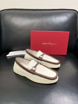 2026年夏新作【Ferragamo】ローファー レザー 荔枝紋 × ブラウンパンダ 马衔扣 ビジネス FERR-