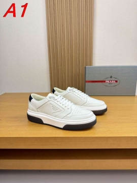 2026入荷しました【Prada】スニーカー レザー 倒三角标识 ベージュ× White カジュアル 