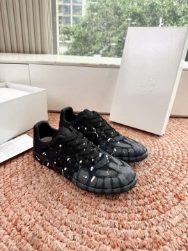 2026年夏新作【MM6 Maison Margiela】スニーカー クロス×レザー スプラッシュ装饰 德训鞋款式 ブラック×ホワイト ストリート 