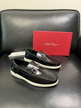 2026入荷【Ferragamo】ローファー パテントレザー × 光沢  黑  马衔扣 ビジネス FERR-
