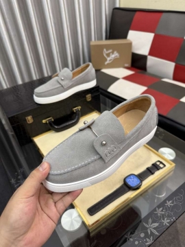2026新作登場！【Christian Louboutin】ローファー スエード 五金装飾×釘装飾 グレー×シルバー ビジネス 