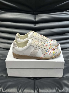 2026新作発表【MM6 Maison Margiela】スニーカー レザー×スエード スプラッシュ装饰 V字装饰  アイボリー×マルチ ストリート 