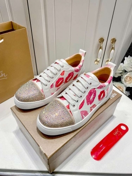 2026新作発表【Christian Louboutin】スニーカー レザー リップ印图案×スパンコール ピンク×ホワイト×ゴールド パーティー 