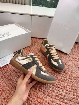 2026年夏新作【MM6 Maison Margiela】スニーカー スエード×レザー 德训鞋款式 グレー×ゴールド カジュアル 