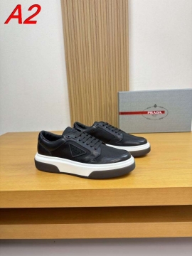 2026発売【Prada】スニーカー レザー 倒三角标识 赤装饰  White× Black カジュアル 