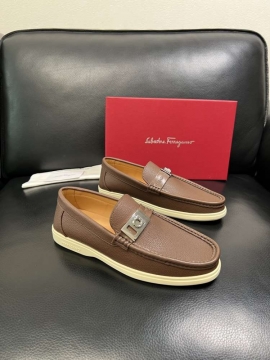 2026年夏新作【Ferragamo】ローファー レザー 荔枝紋 × ダークブラウン G扣 ビジネス FERR-