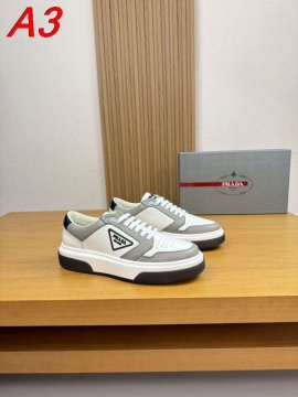 2026入荷しました【Prada】スニーカー レザー 倒三角标识 ベージュ× White カジュアル 