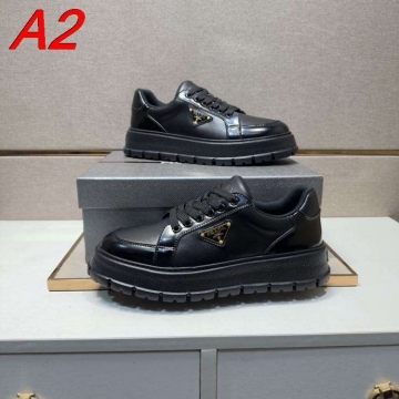 2026入荷しました【Prada】チャンキースニーカー レザー 金色三角标 黑白撞色 ストリート 