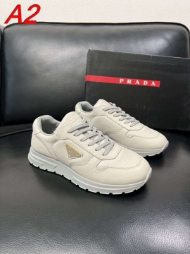 2026新作登場！【Prada】スニーカー スエード×化了 金色三角标 ネイビー× Black カジュアル 