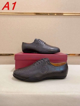 2026年夏新作【Burberry】ローカットスニーカー レザー 型押し 蛇纹 BLACK パーティー 