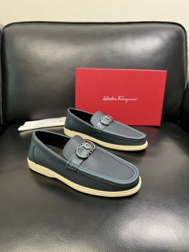 2026発売中！【Ferragamo】ローファー レザー 荔枝紋 × ダークネイビー ビジネス FERR-