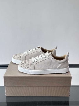 2026新作【Christian Louboutin】スニーカー スエード 锥形釘装飾 グレー×ホワイト ストリート 