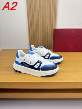 2026発売中！【Valentino】スニーカーレザー VALENTINO印字 透气孔 プラットフォーム 白×黒 ストリート 