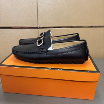 2026新作登場！【Ferragamo】ローファー レザー 光沢  黑  马衔扣 ビジネス FERR-