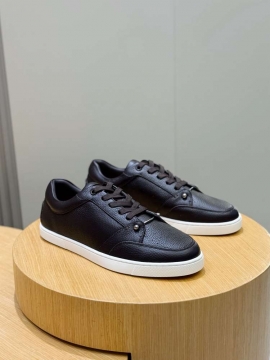 2026年夏新作【Christian Louboutin】スニーカー レザー 荔枝紋様×五金装飾 ブラウン×ホワイト×シルバー フォーマル 