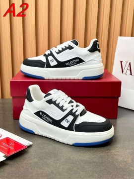 2026新作登場！【Valentino】スニーカーレザー 双V円形徽章 プラットフォーム 白×黒 カジュアル 