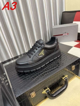 2026入荷【Prada】チャンキースニーカー レザー 金色三角标 黑白撞色 カジュアル 