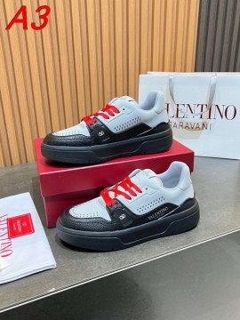 2026入荷しました【Valentino】スニーカーレザー スタuds Logo 厚底 ネイビー カジュアル 