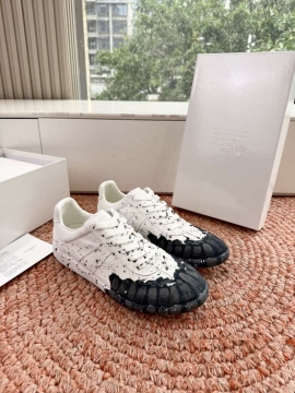 2026発売中！【MM6 Maison Margiela】スニーカー キャンバス×レザー スプラッシュ装饰 德训鞋款式 アイボリー×ブラック ストリート 