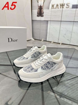 2026新作登場！【Dior】スニーカー スエード×KAWS柄 白底 ベージュ×ブラック カジュアル 