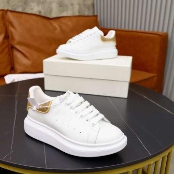 2026入荷しました【Alexander McQueen】オーバーサイズソール スニーカー レザー ゴールド闪光后跟 ホワイト×ゴールド カジュアル 