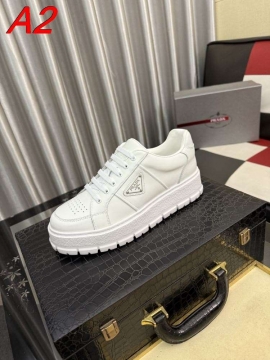 2026入荷【Prada】チャンキースニーカー レザー 金色三角标 黑白撞色 カジュアル 