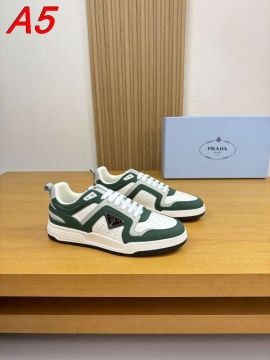 2026発売中！【Prada】スニーカー 白×青拼接 倒三角标识 白×黒外底 カジュアル 