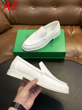 2026新作発表【Bottega Veneta】スリッポン レザー イントレチャート 無靴帯  ブラック×白 フォーマル 