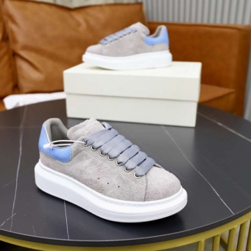 2026新作登場！【Alexander McQueen】オーバーサイズソール スニーカー スエード亮的ブルー后跟 グレー×ブルー ストリート 