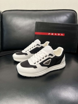 2026新作登場！【Prada】スニーカー レザー×织物 银色三角标 黑白撞色 カジュアル 
