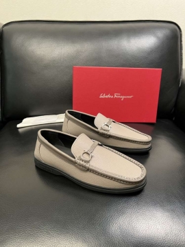 2026年夏新作【Ferragamo】ローファー レザー 荔枝紋 グレージュ 马衔扣 ビジネス FERR-