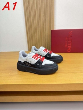 2026発売中！【Valentino】スニーカーレザー VALENTINO印字 透气孔 プラットフォーム 白×黒 ストリート 