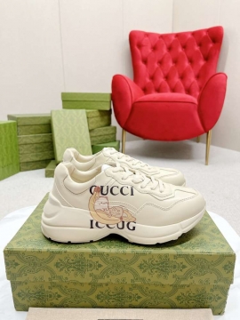 2026発売【Hermès】スニ\-カー レザー 荔枝紋 ×  白  孔あけ 运动 HE-