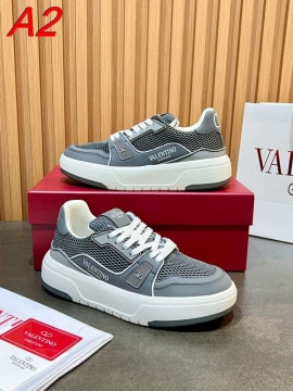 2026新作登場！【Valentino】スニーカー メッシュ×レザー VALENTINO刻印 グレー×白 ストリート 