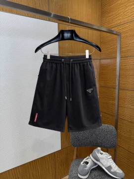 プラダ 2026 【夏新作】カジュアルショーツ トレンド感 高級感あふれる 着回し抜群 万能アイテム