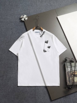 2026 プラダ 夏先行販売 クルーネック半袖Tシャツ オーバーサイズ ゆったり...