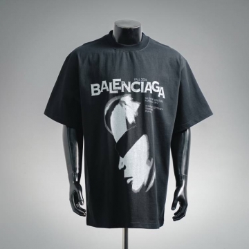 2026 バレンシアガ 夏ニュー ヴィンテージウォッシュプリント クルーネック半袖Tシャツ ゆったりドロッ ブランド コピー