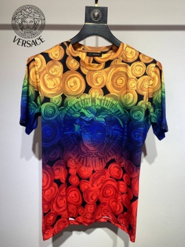 2026 ヴェルサーチ 夏コーデ シルケットコットン クルーネック半袖Tシャツ ...