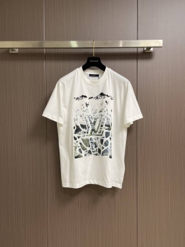 2026 ルイヴィトン 夏新着 プリント×フロッキー クルーネック半袖Tシャツ きめ細かく柔らかな肌触り ブランド コピー