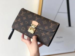 LOUIS VUITTON 優しい色味がかわいい ルイ ヴィトン 財布ウォレット 2色可選 速報2020年秋ファッショントレンド 秋冬もちろん主役級