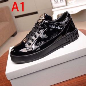 ヴェルサーチ 3色可選 どのアイテムも手頃な価格で VERSACE スニーカー トレンド最先端のアイテム