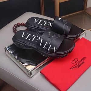 サンダル 優雅で都会的な装いに仕上げ ヴァレンティノ 夏っぽさ新作アイテム VALENTINO 2020年の春夏に着たい