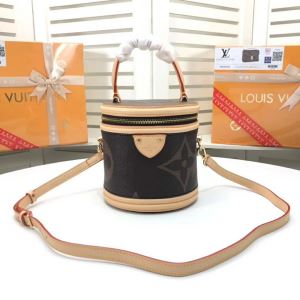 人気ストリートブランド新品 2020年春夏シーズンの人気 ルイ ヴィトン LOUIS VUITTON ショルダーバッグ