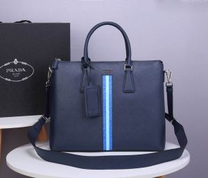プラダ最もオススメ PRADA 人気が継続中 ショルダーバッグ 海外でも大人気