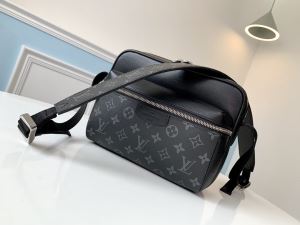 LOUIS VUITTON 通勤通学どちらでも使え レディースバッグ 限定アイテムが登場 ルイ ヴィトン