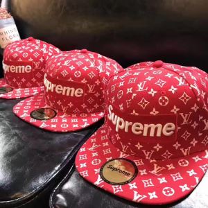 一味違うケーブル編みが魅力満点 LVsupreme ムダな装飾を排したデザイン 2020新作