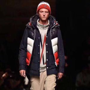 ファッショニスタ愛用 モンクレール MONCLER 今季爆発的な人気 ダウンジャケット メンズ