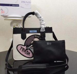 2020年秋冬シーズン　 トートバッグ 4色可選　PRADA プラダ 　海外先行発売　超人気美品