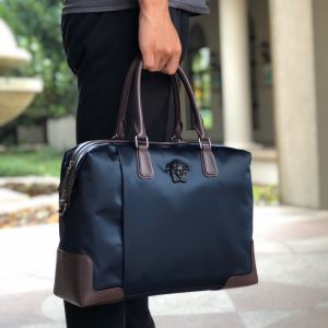 秋冬ファッションコーディネート ハンドバッグ 最重要2020秋冬トレンド ヴェルサーチVERSACE 使いやすさのトレンド